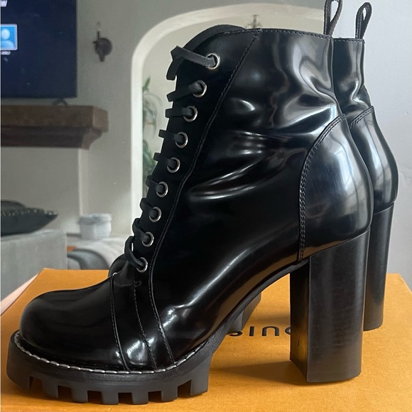 Louis Vuitton - Star Trail - Black Patent Leather Ankle Boots - Picture 8 of 16